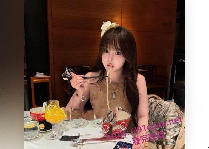 河北女大学生林雪瑶与男友做爱初体验,清纯校花宾馆女上位骑乘被男友后入全身颤抖-1