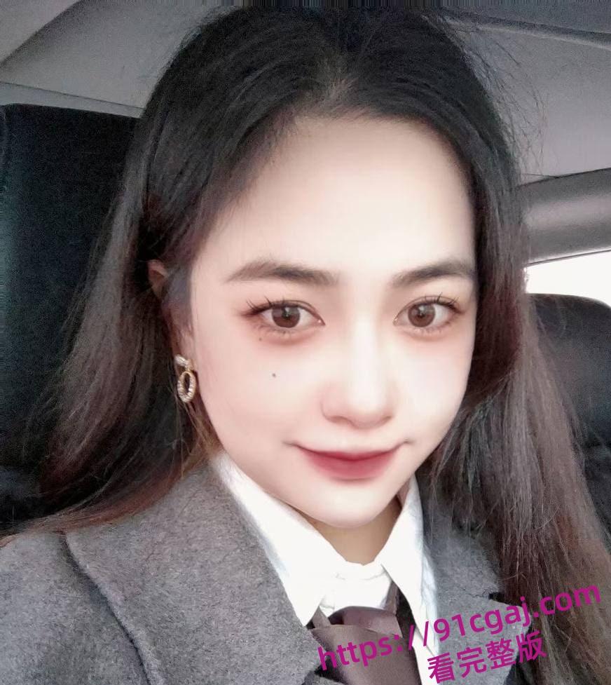 重庆财大高颜值新疆学妹夏兹热丽，与生活中的高冷样子形成了完美反差-1