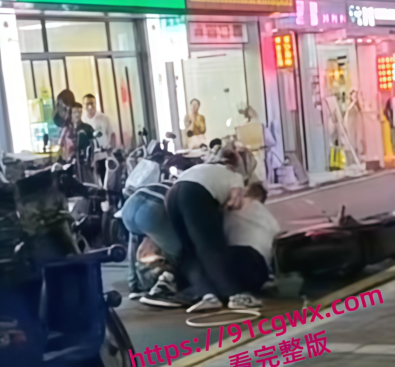 深圳龙岗出轨血案 女方挡刀护情夫，双双重伤血染街头，丈夫持刀被捕！-2