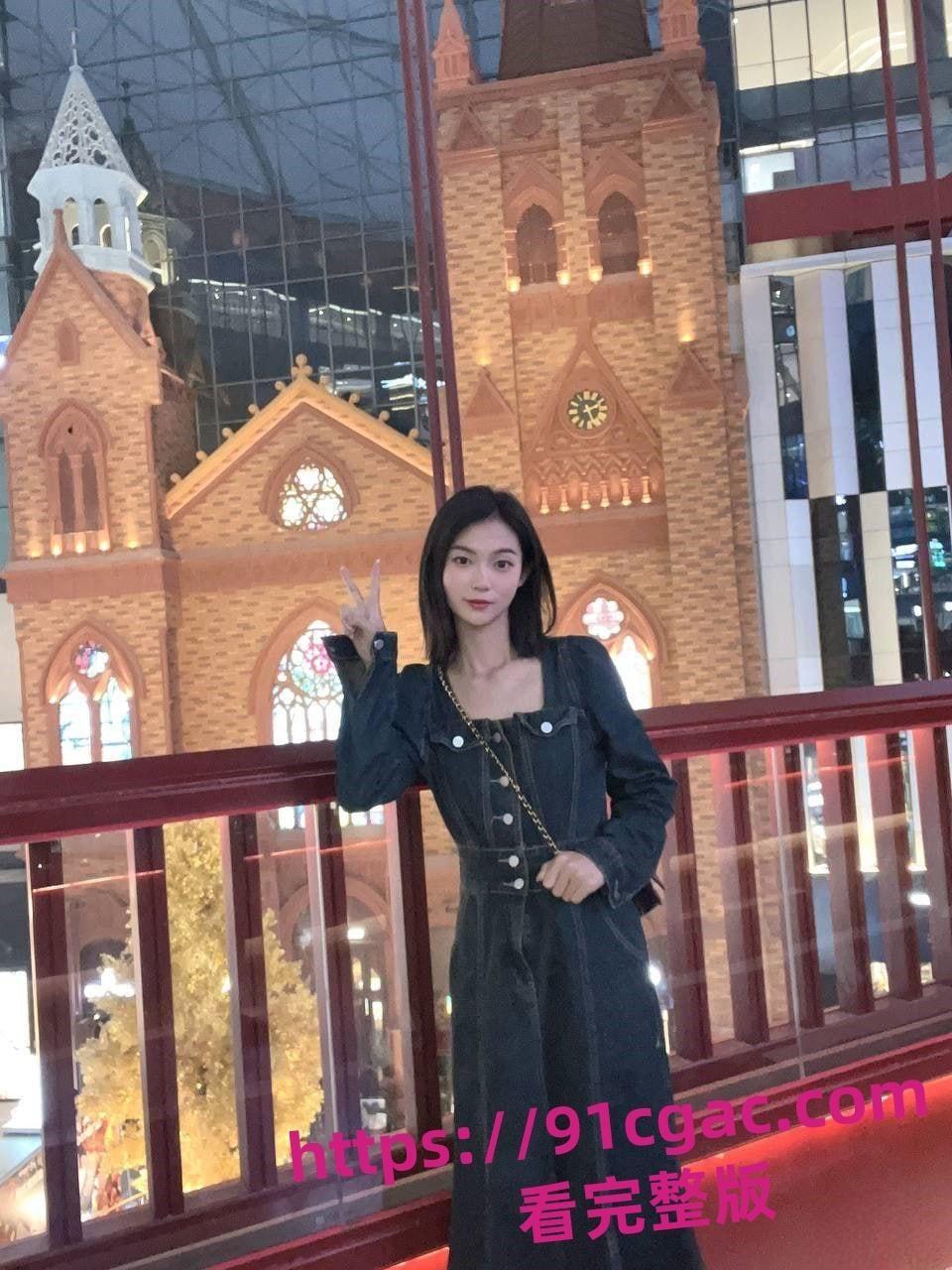 云南昆明高校周闫妮应聘时尚杂志模特遭变态面试官猥亵全裸出镜看硬了！-1