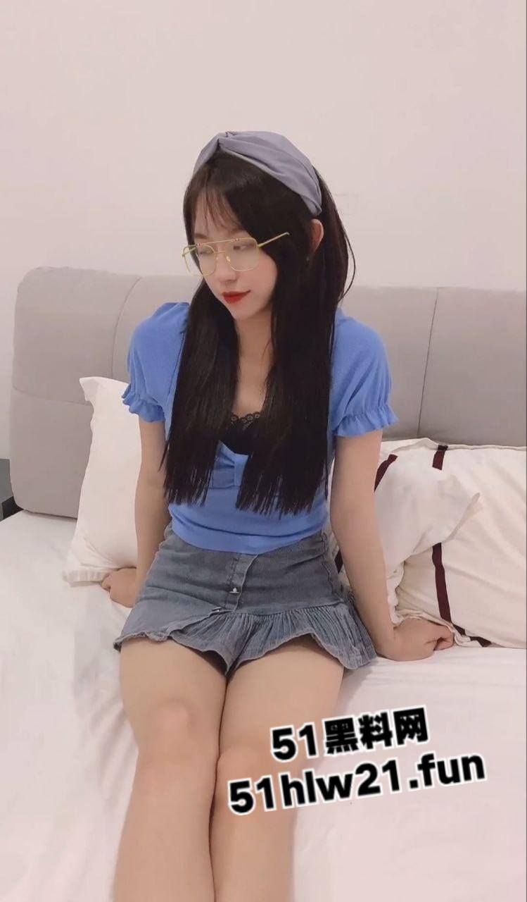 超美玉女91女神【不见星空】火遍全网性感嫩妹，穿性感包臀裙秀修长美腿和口活技巧，肥美翘臀后入太刺激了。-1