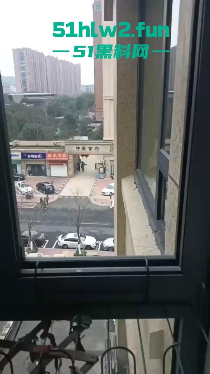 温州中梁首府一初中女生崩溃跳楼，压倒她的最后一根稻草居然是寒假作业？？-1