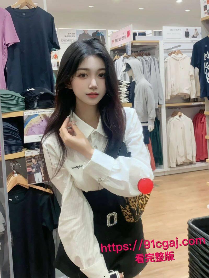 超极品美少女遭渣男泄密视频爆火!嫩白顶级身材主动掰逼求插,渣男大屌狂干成喷水母狗,羡慕死人了!-4