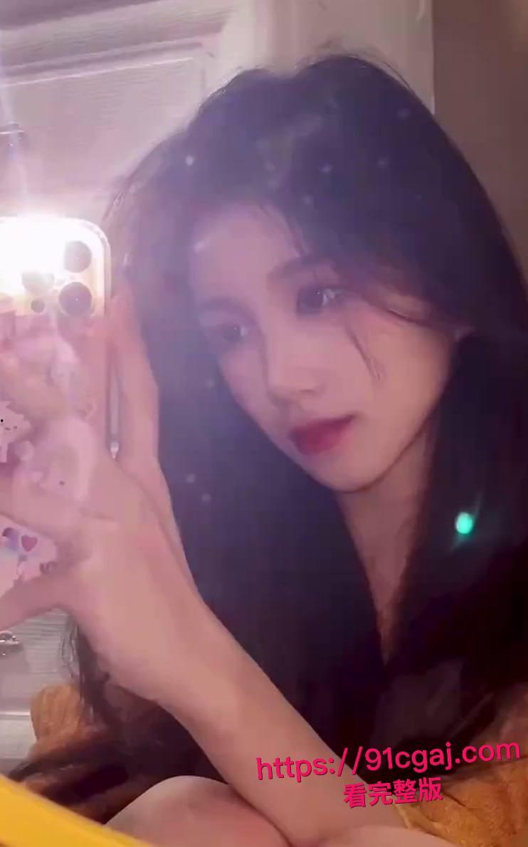 超极品美少女遭渣男泄密视频爆火!嫩白顶级身材主动掰逼求插,渣男大屌狂干成喷水母狗,羡慕死人了!-7