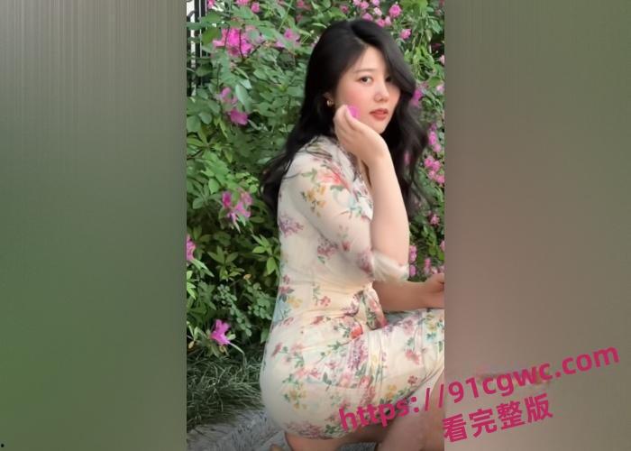 爸爸临时公司加班家中只有我和妈妈,这么好的机会怎么能放过,直接把妈妈操他失禁水都流了一地-1