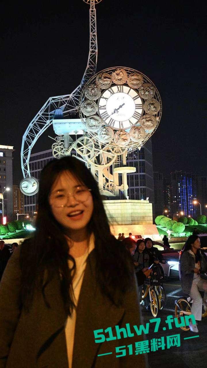 中国社会科学院研究生【杜若凝】裸聊约炮,男友怒爆骚货性瘾视频,饥渴身体含屌求操!-13