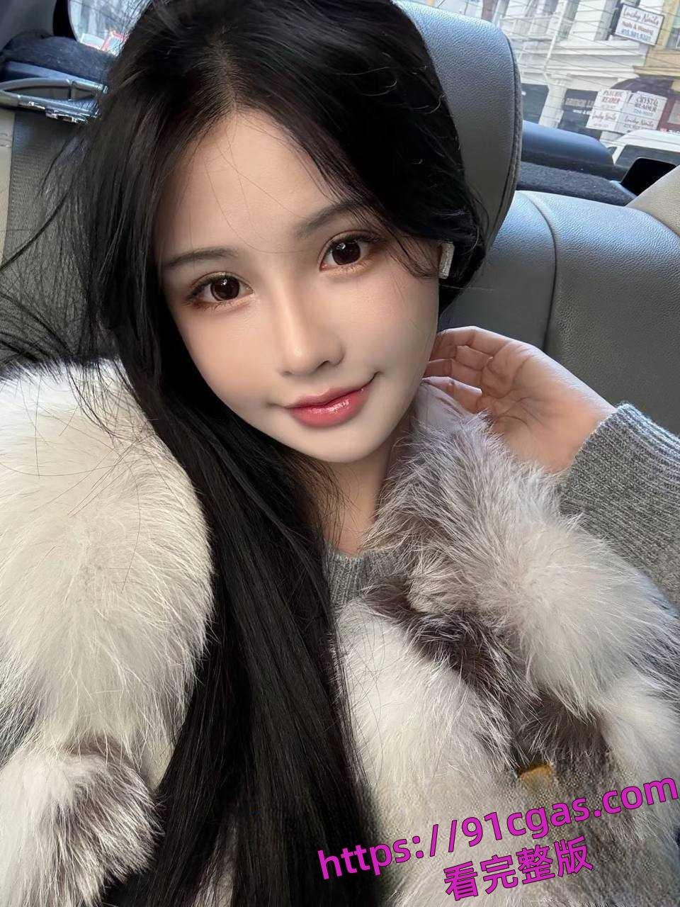 美国LA95后UCR女网红竟是ww上岸!靠着男友的钱在US读书却送逼大哥-4