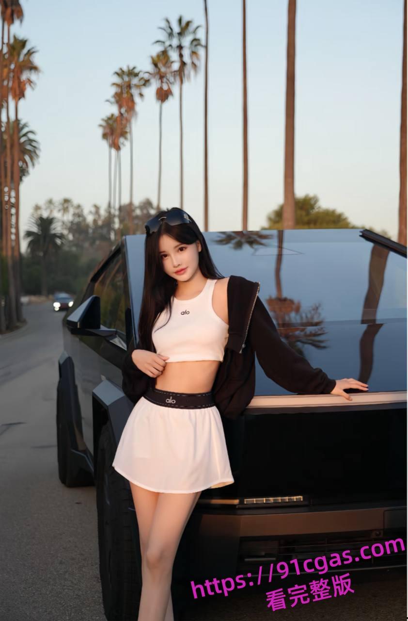 美国LA95后UCR女网红竟是ww上岸!靠着男友的钱在US读书却送逼大哥-7