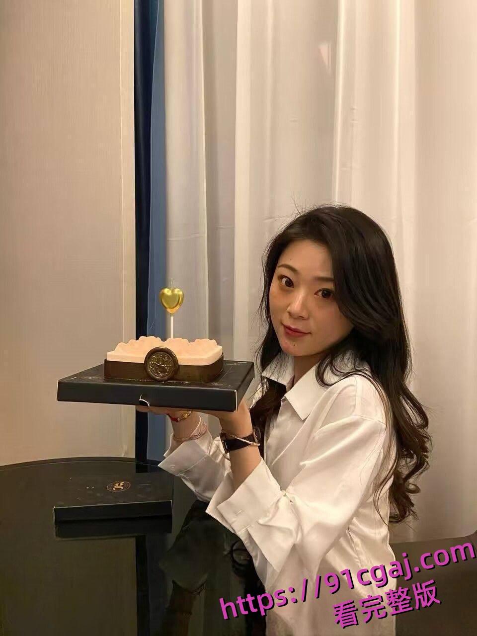 百度云泄密！白领丽人【姜瑜】与酒吧认识的帅哥开房自拍性爱视频流出！！-8