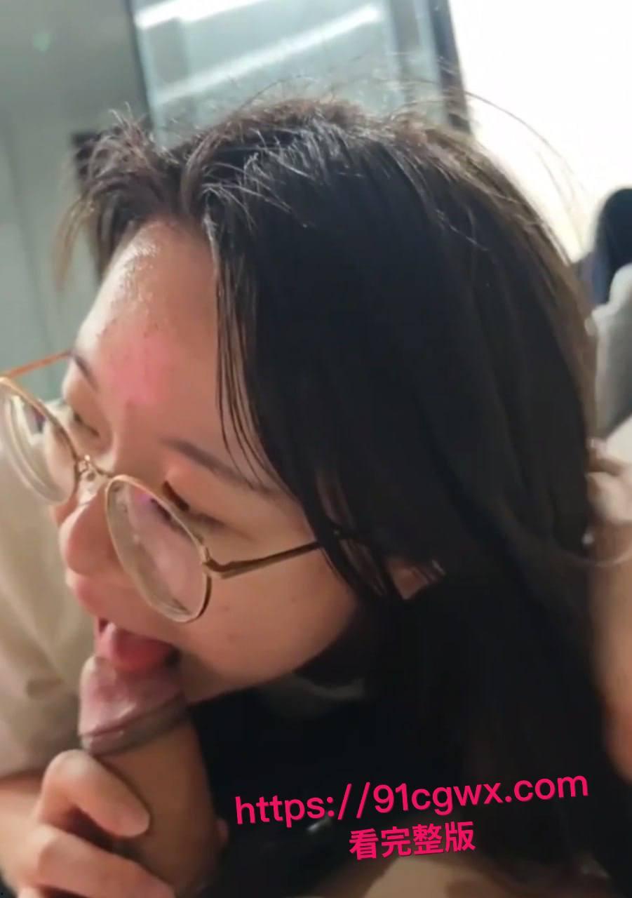 浙江嘉兴清纯人妻何晓韵野外口曝黑料全网疯传！小区楼下口老公大屌，忍不住了回家爆操骚母狗！-1