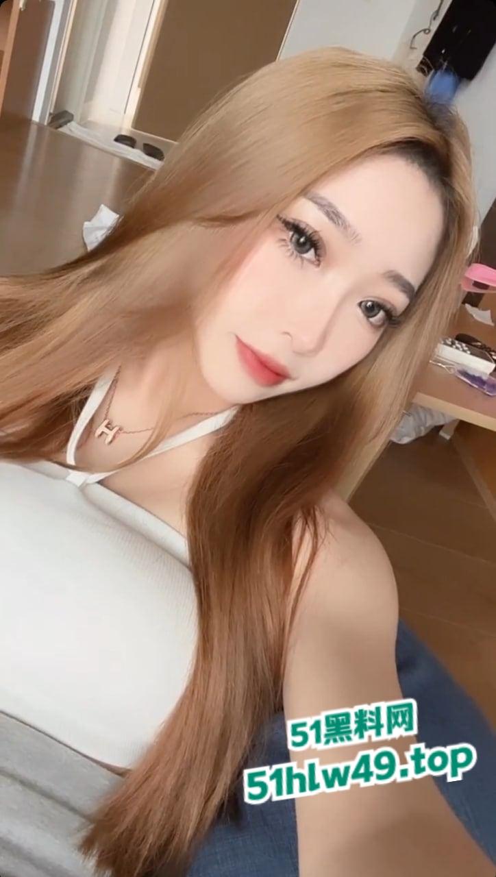 抖音知名性感母狗【滨海徐记面馆老板娘】粉鲍肥臀身材一流，晚上喜欢会讨好榜一大哥的鸡巴。-2