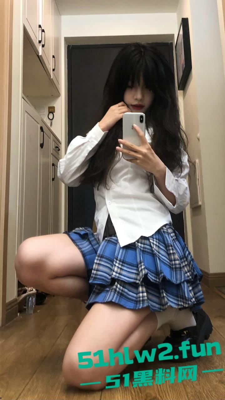 爆火的玉足主播【晴天小猪】最新订制福利恋足色友千万不要错过，犹抱琵琶半遮面的顶级诱惑。-10