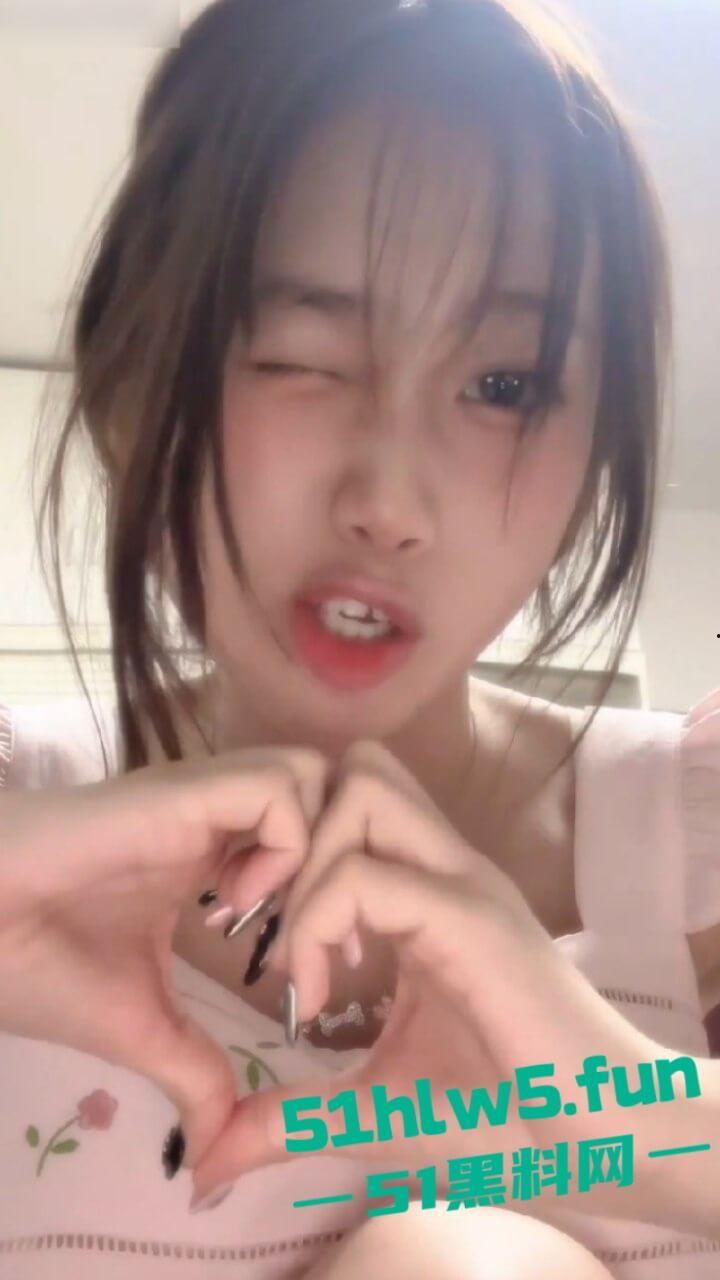 重磅推荐反差网红【B站小欣助眠qwq】专属定制自拍视频,露脸全裸最大尺度遭曝光。-12