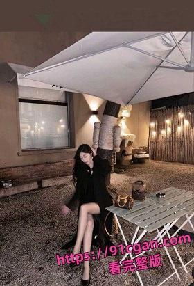 抖音网红刘紫怡男友三亚酒店闭关三天,她被男友狂干骚穴喷水呻吟尖叫,私密淫乱至极!-1