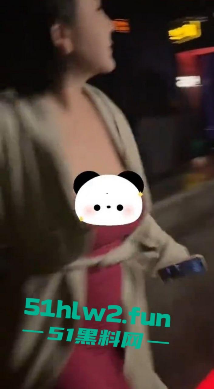 这痴汉是有多饿?虎式坦克酒吧被蹭屁眼?这1米81、160公斤的猛货直接揪痴汉找保安,哥们你是饿疯了吧?-3