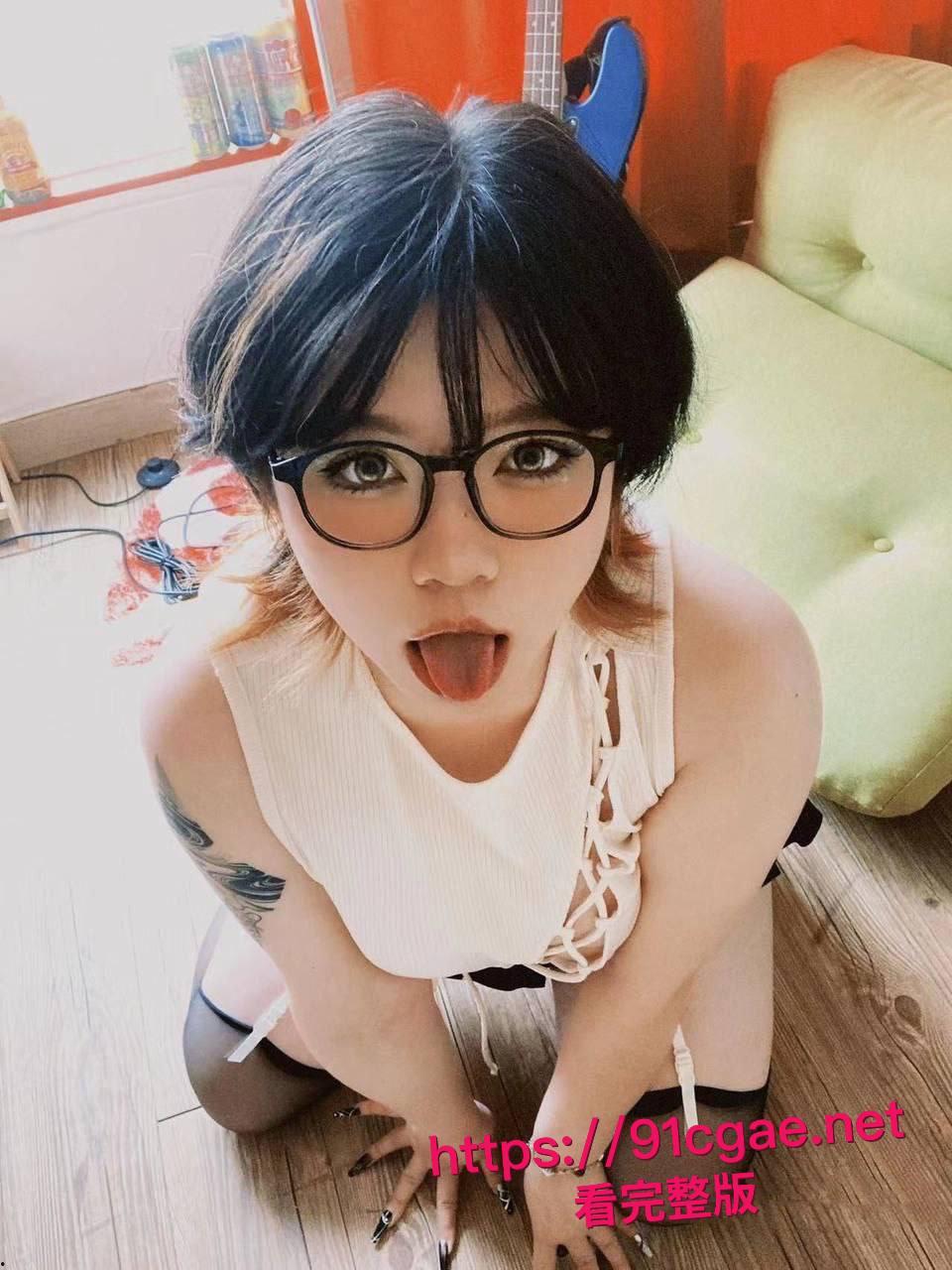 河南新乡中学清纯女老师COS兔女郎变身母狗 前男友泄愤全网甩出深喉骑乘榨精私密录像 让人一看就停不下来-21