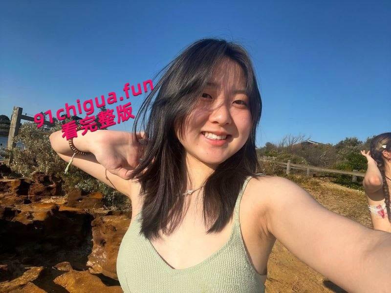 新加坡反差婊【静妍】分手后遭前男友曝光,颈戴项圈全裸出镜,揉奶自慰完美暴露风骚本性!-2