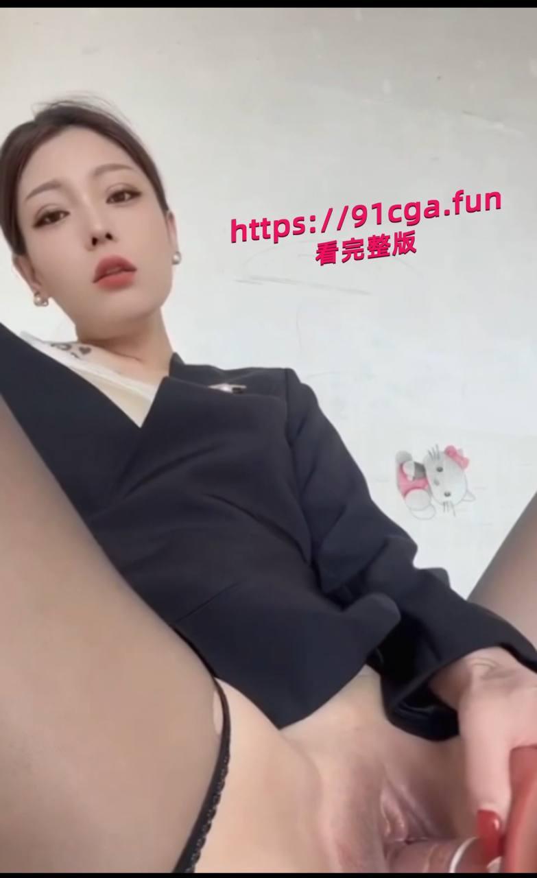 抖音26万粉丝网红小梅:奔驰销售的“脸穴同框”自慰视频引发热议-4