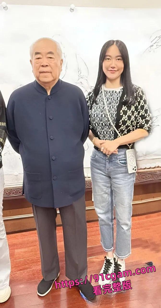 深圳龙岗“骚婊”何静琪酒吧嗑药嗨翻!点男模假装被操-8