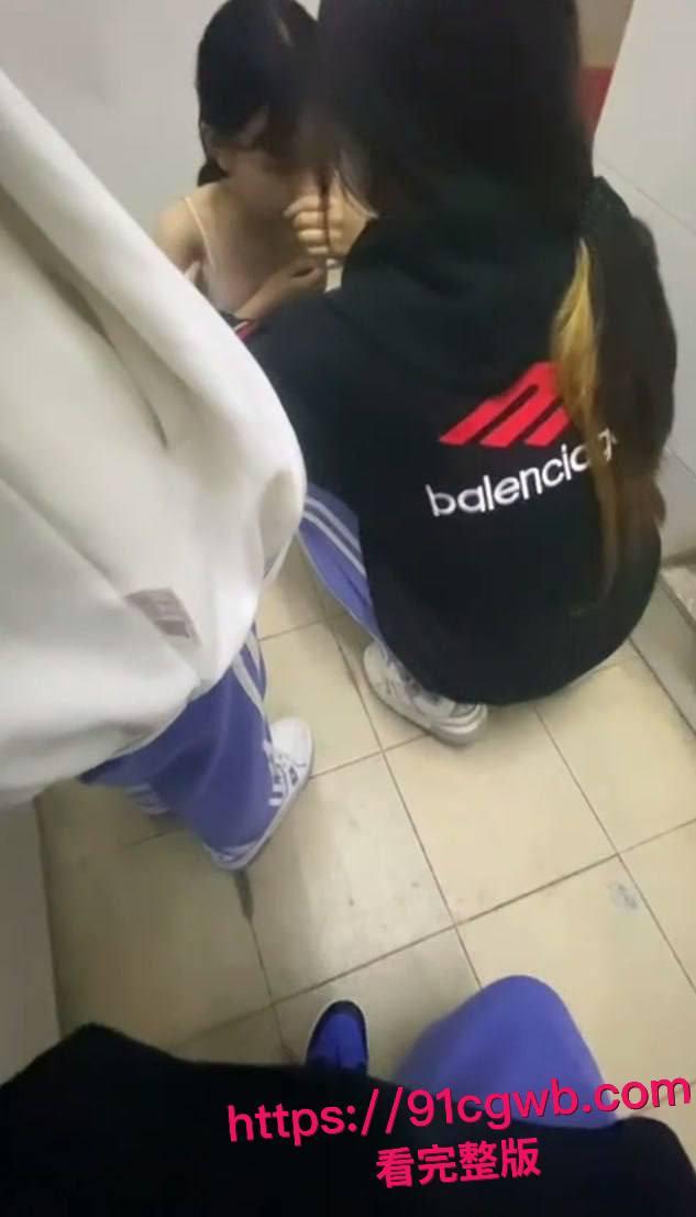 广东汕头龙湖区中学校园霸凌惊魂!一群精神小妹暴打内向乖乖女-1