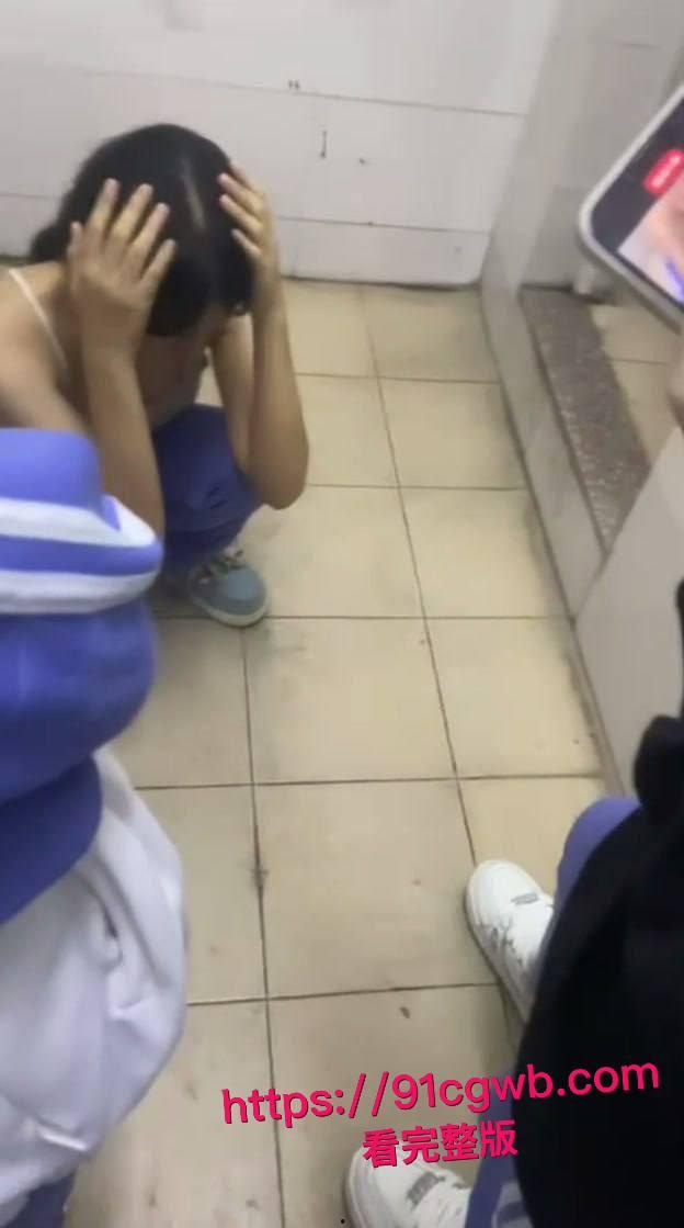 广东汕头龙湖区中学校园霸凌惊魂!一群精神小妹暴打内向乖乖女-2
