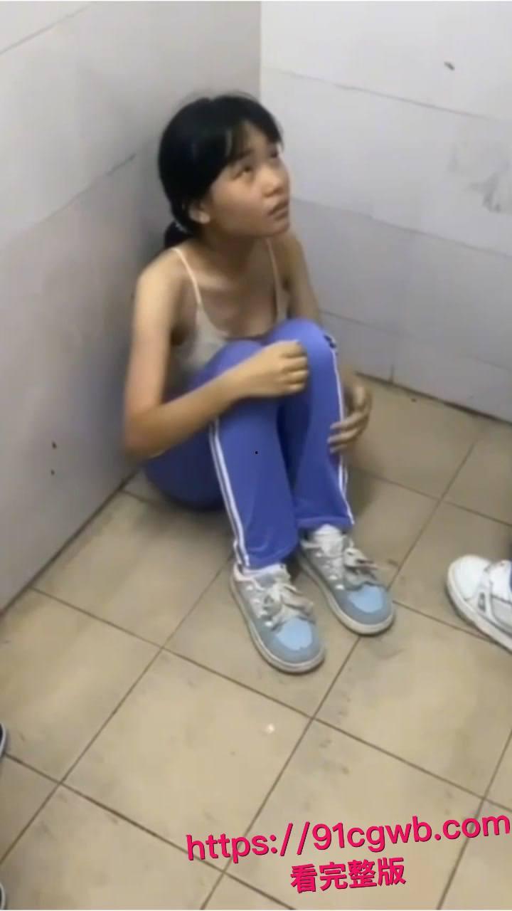 广东汕头龙湖区中学校园霸凌惊魂!一群精神小妹暴打内向乖乖女-6