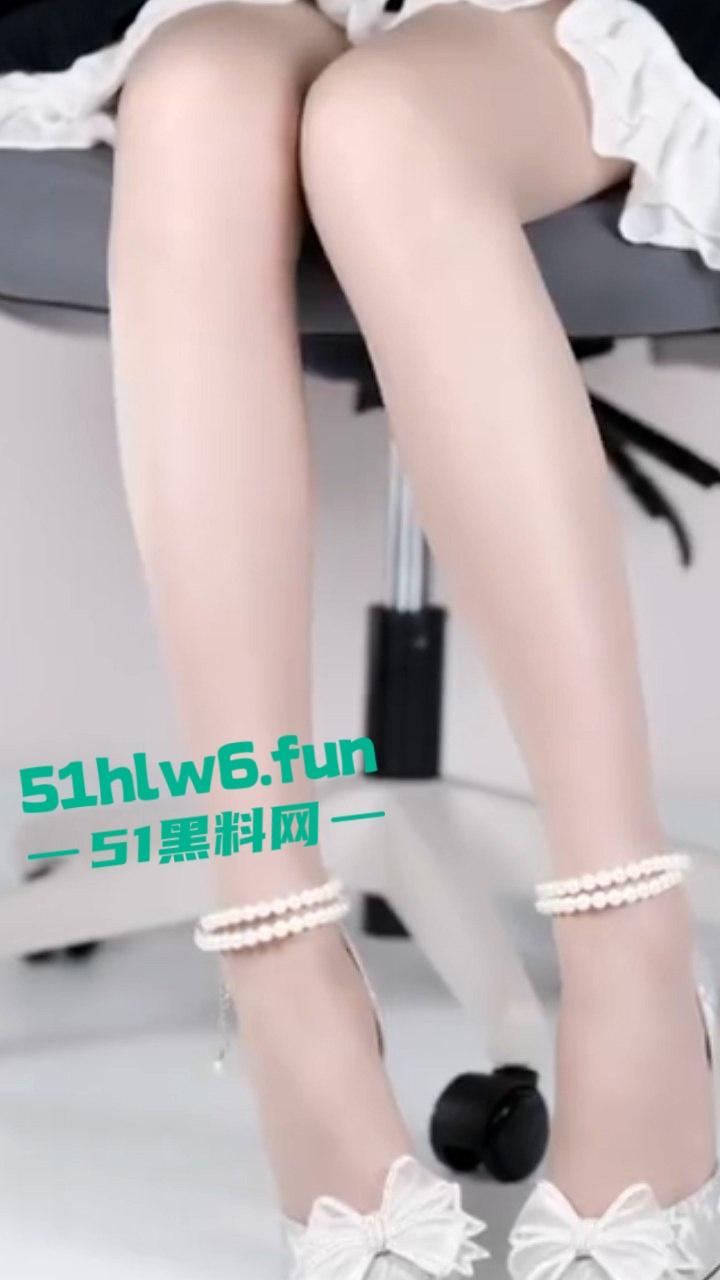 软擦边足模网红【芝士好椰】翻车被合伙人曝光是个人妖,兄弟们可以去洗眼睛了。-3