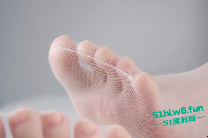 软擦边足模网红【芝士好椰】翻车被合伙人曝光是个人妖,兄弟们可以去洗眼睛了。-6